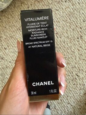 Chanel Vitalumière Moisture-Rich Radiance Foundation - 41 Natural Beige